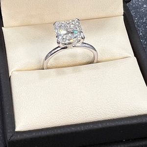 Beautiful Diamond Solitaire Ring
